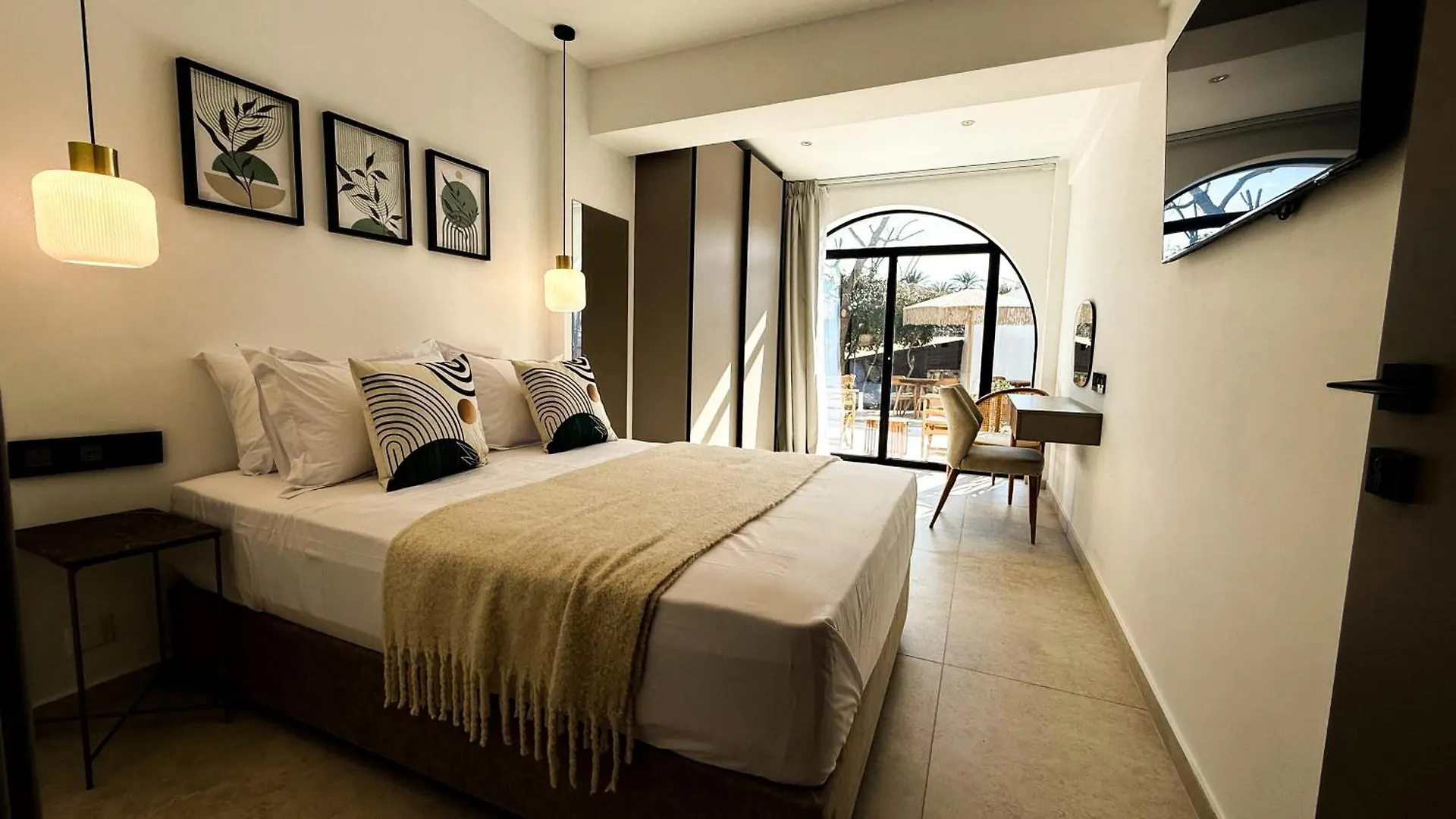 Sirena Bay Beach House And Luxury Suites Protaras